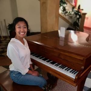 Meet your Posher, Emily